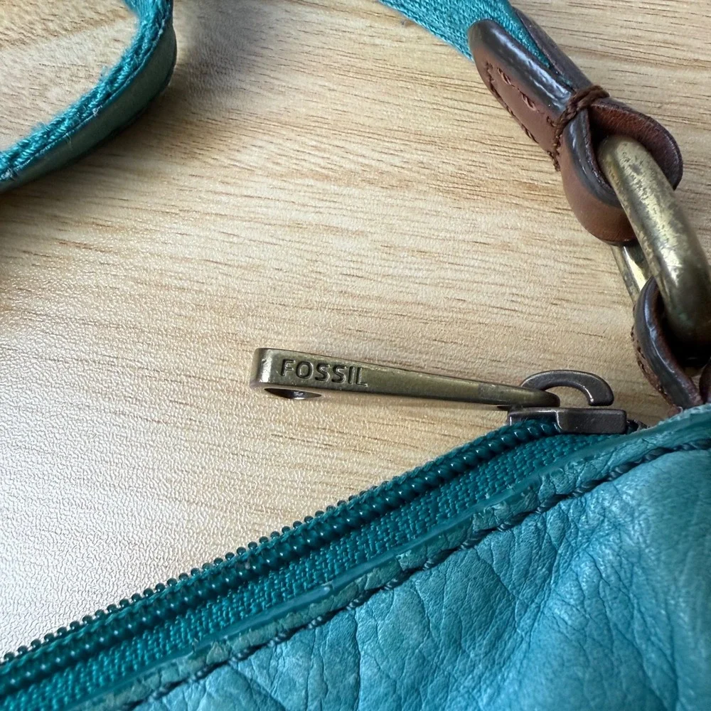 Vintage Fossil Pebbled Leather Long Live Crossbody Bag Womens Small Teal Brass